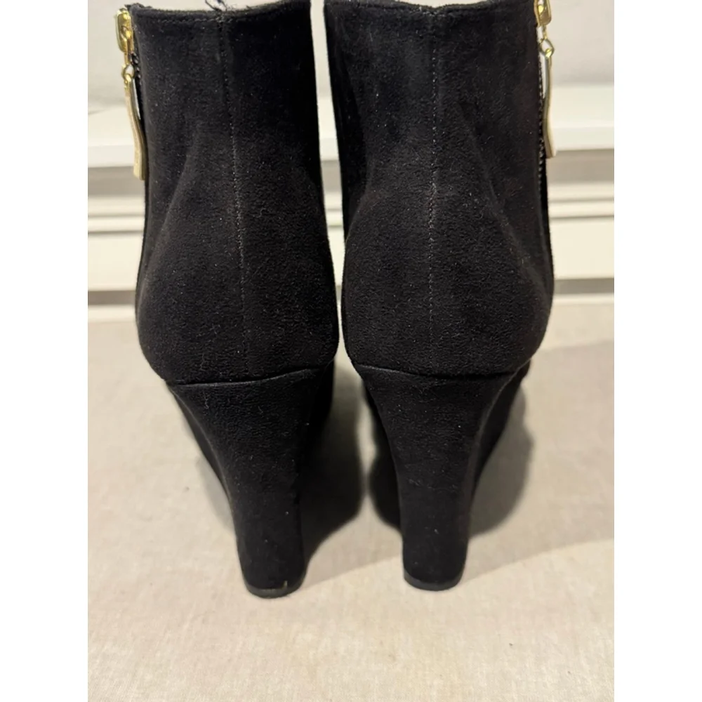 Women's Christian Siriano Black Wedge Platform Ankle Boots Size 10 Gold Zipper